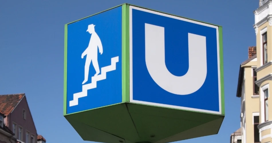 施韦登广场，维也纳。河边氛围与当地生活