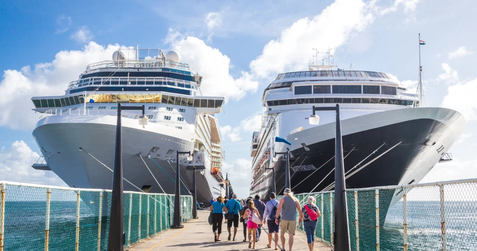 施韦登广场，维也纳。河边氛围与当地生活